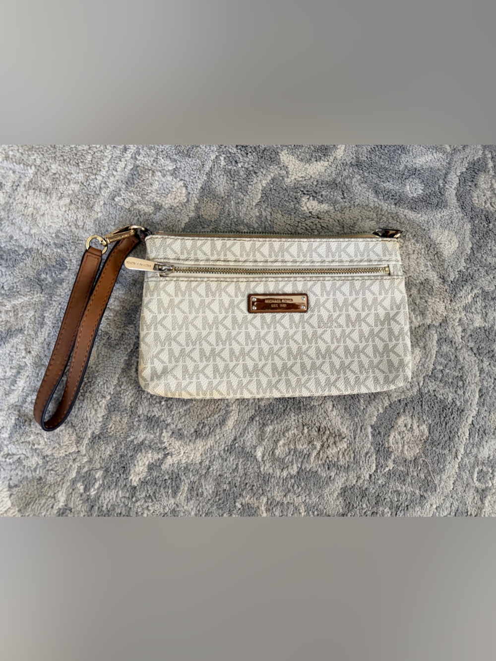 Michael Kors Cream/Gray Signature Zip Wristlet